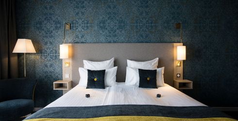 hotel room image