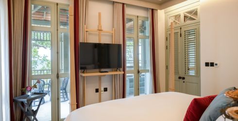 hotel room image
