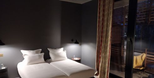hotel room image