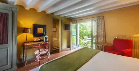 hotel room image