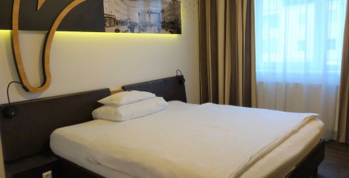 hotel room image