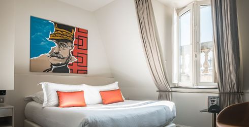 hotel room image