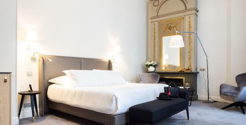 hotel room image