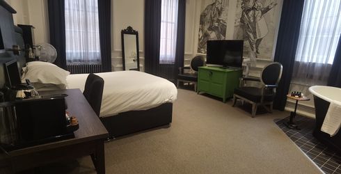 hotel room image