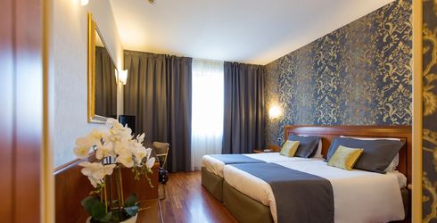 hotel room image