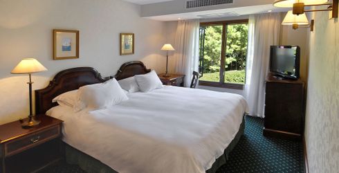 hotel room image
