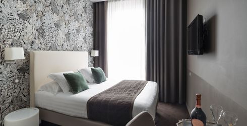 hotel room image