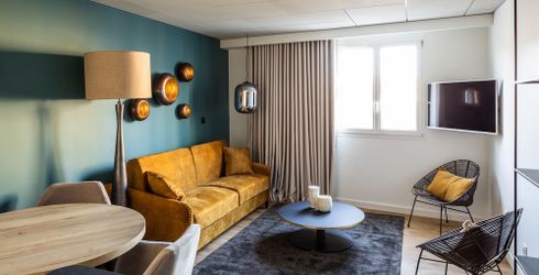 hotel room image