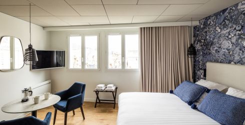 hotel room image