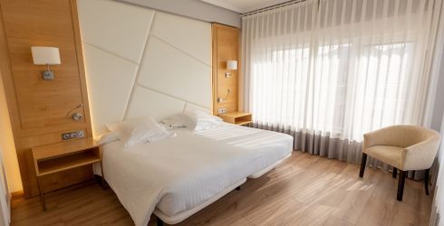 hotel room image