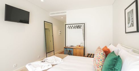 hotel room image