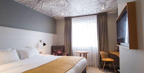 hotel room image