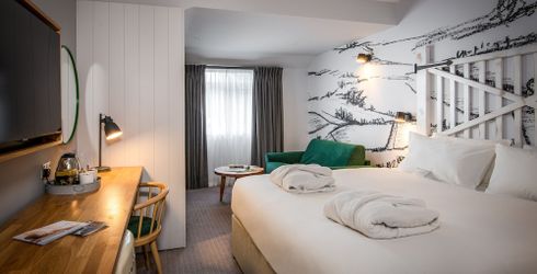 hotel room image