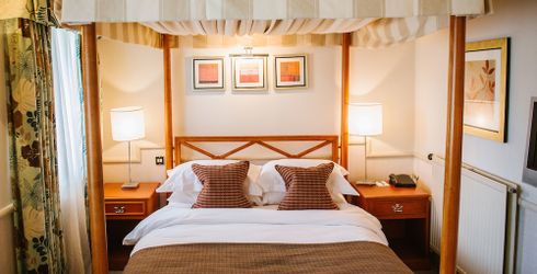 hotel room image