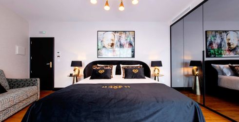 hotel room image