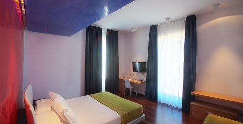 hotel room image