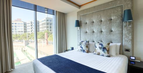 hotel room image