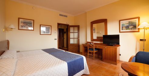hotel room image