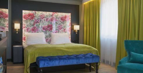 hotel room image