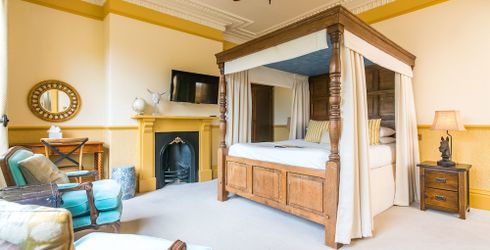 hotel room image