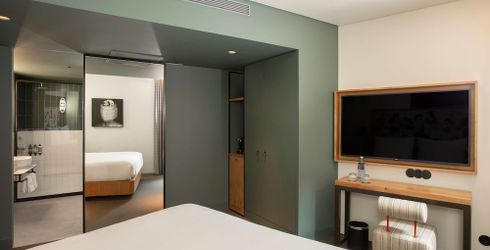 hotel room image