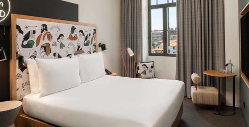 hotel room image