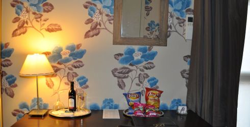 hotel room image