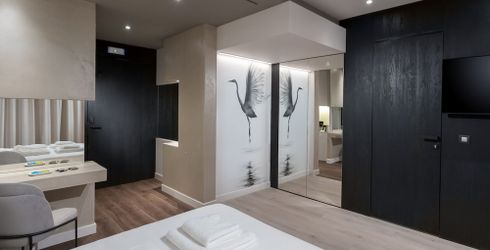 hotel room image