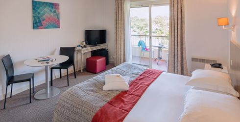hotel room image