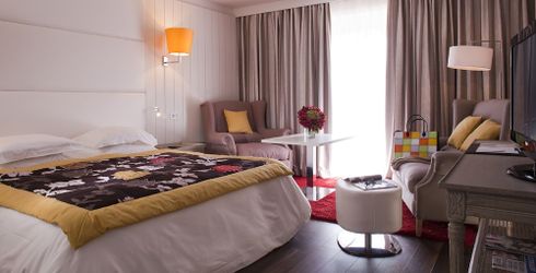 hotel room image