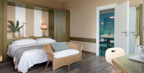 hotel room image