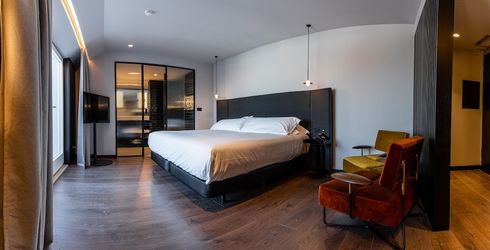 hotel room image