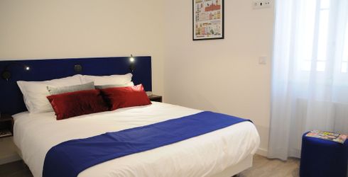 hotel room image