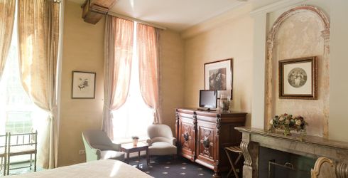 hotel room image