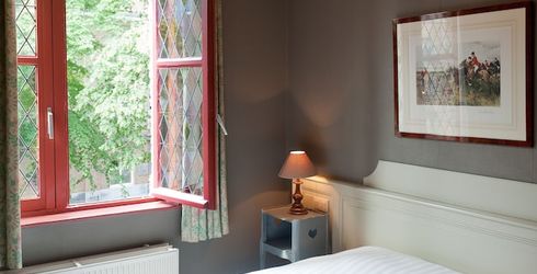 hotel room image