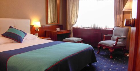 hotel room image