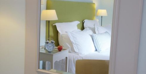 hotel room image