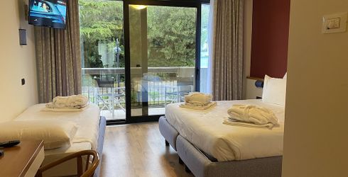 hotel room image