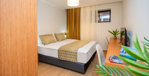 hotel room image