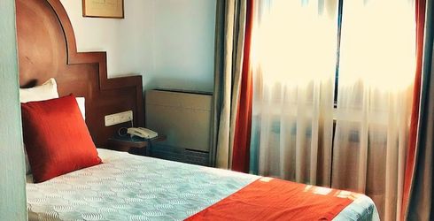 hotel room image