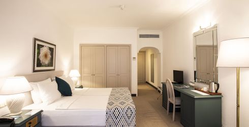 hotel room image