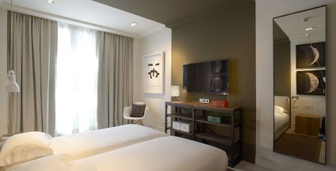 hotel room image