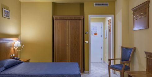 hotel room image