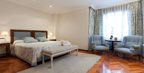 hotel room image