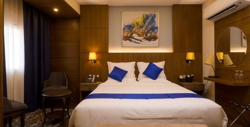 hotel room image