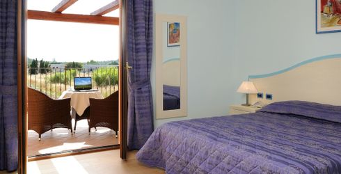 hotel room image