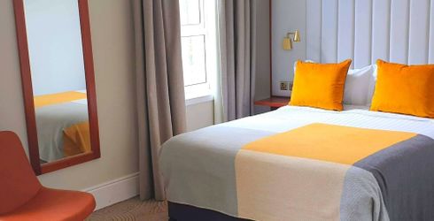 hotel room image