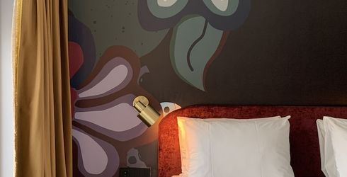hotel room image