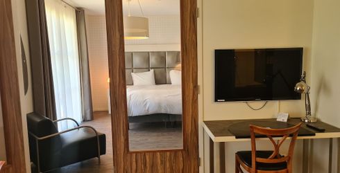 hotel room image