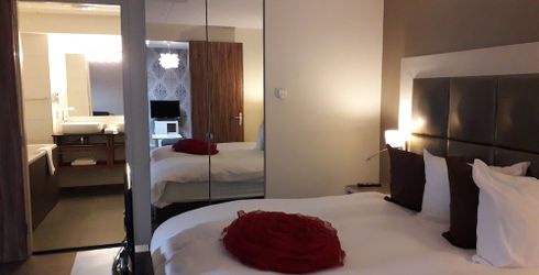 hotel room image